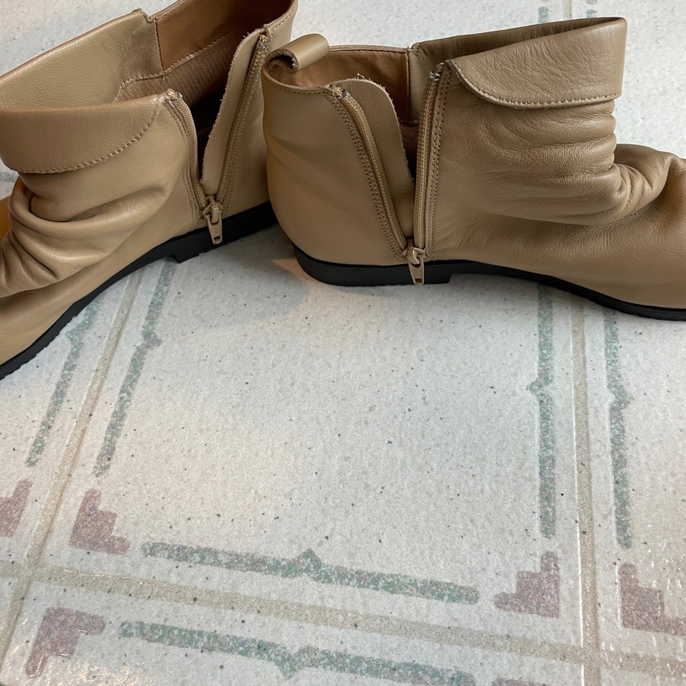 Women’s leather unlined bootie